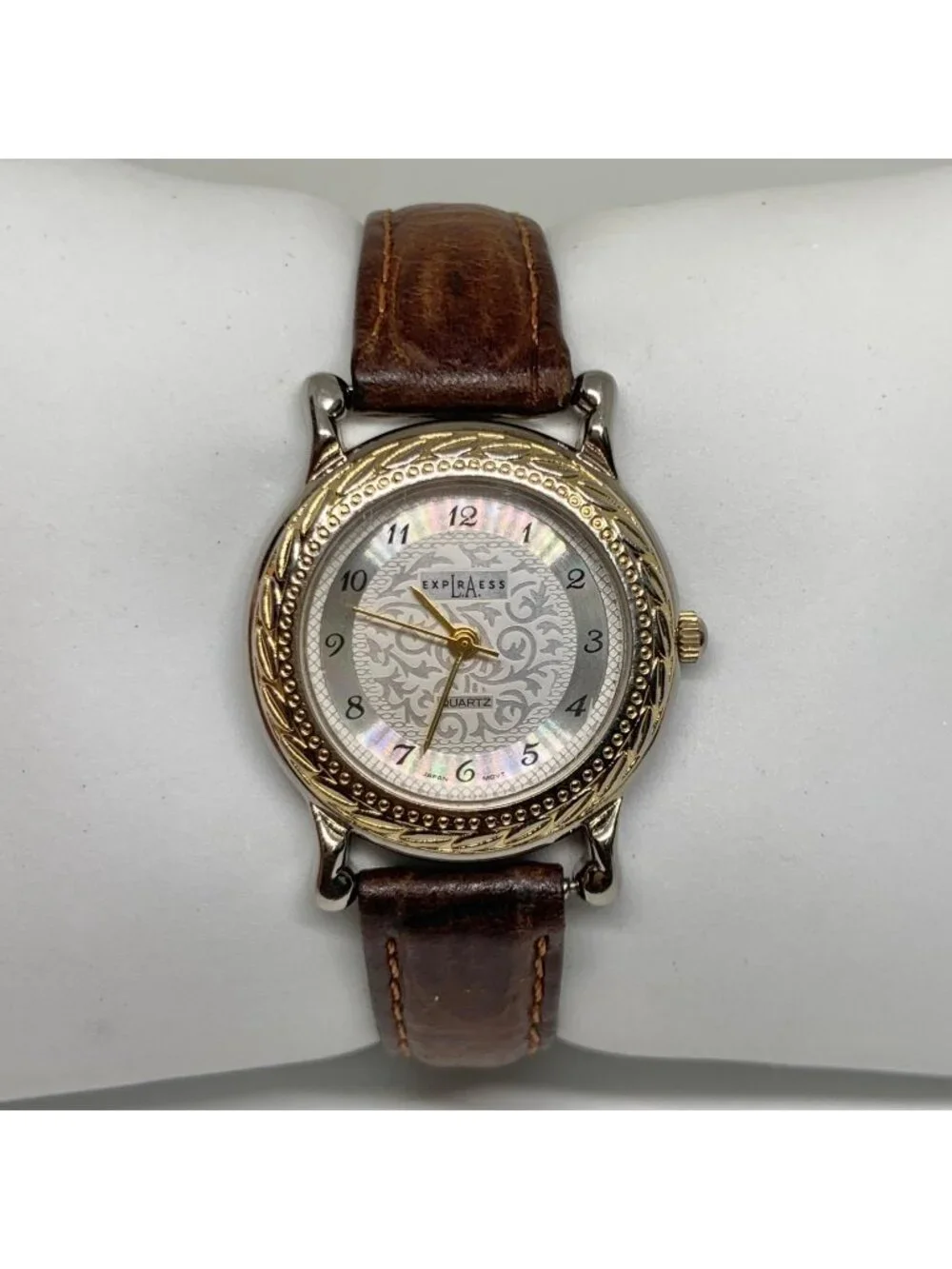 Vintage La express women’s silver gold tone watch 29mm quartz analog running